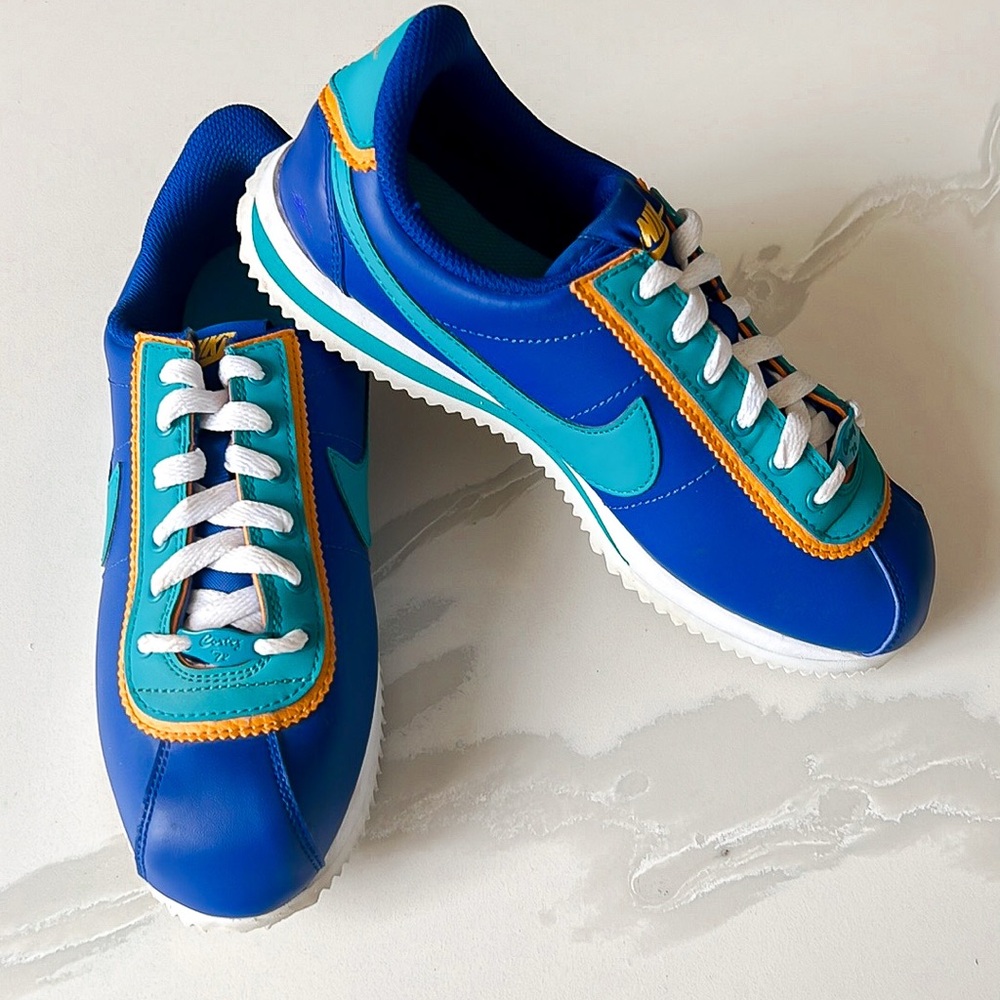 NIKE Cortez Basic Leather DBL GS
Indigo Force Teal Sneaker Big Kids Youth Sz 5.5